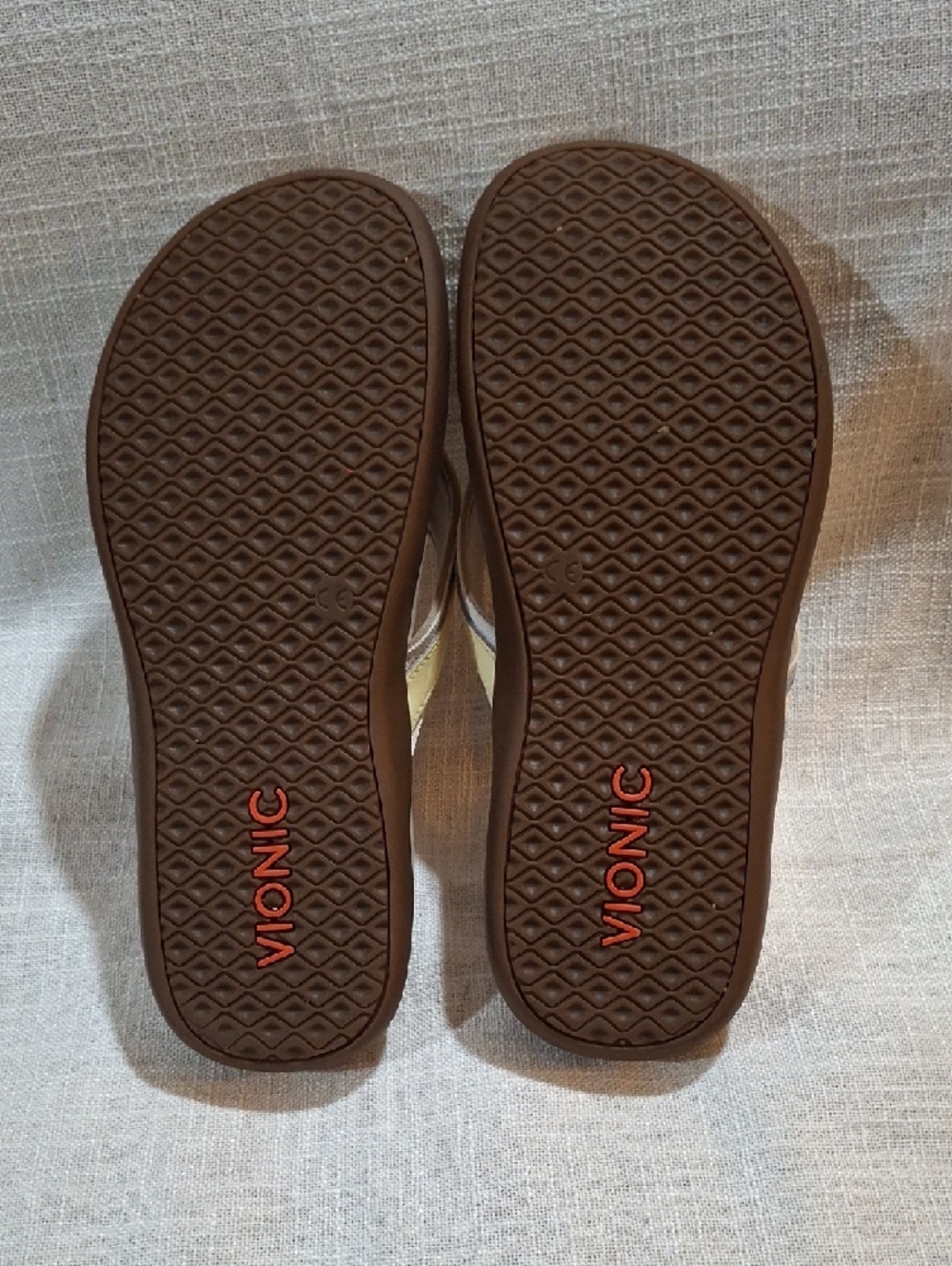 Vionic Beige Sandal Thong with Pale Yellow Straps Size 8 - Picture 7 of 10